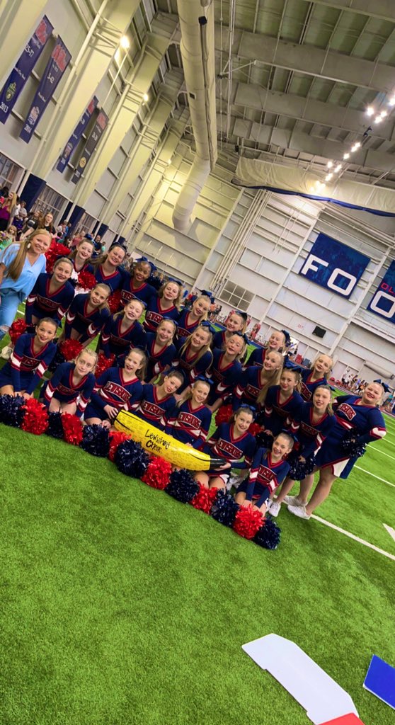 LewisburgMiddleCheer tweet media