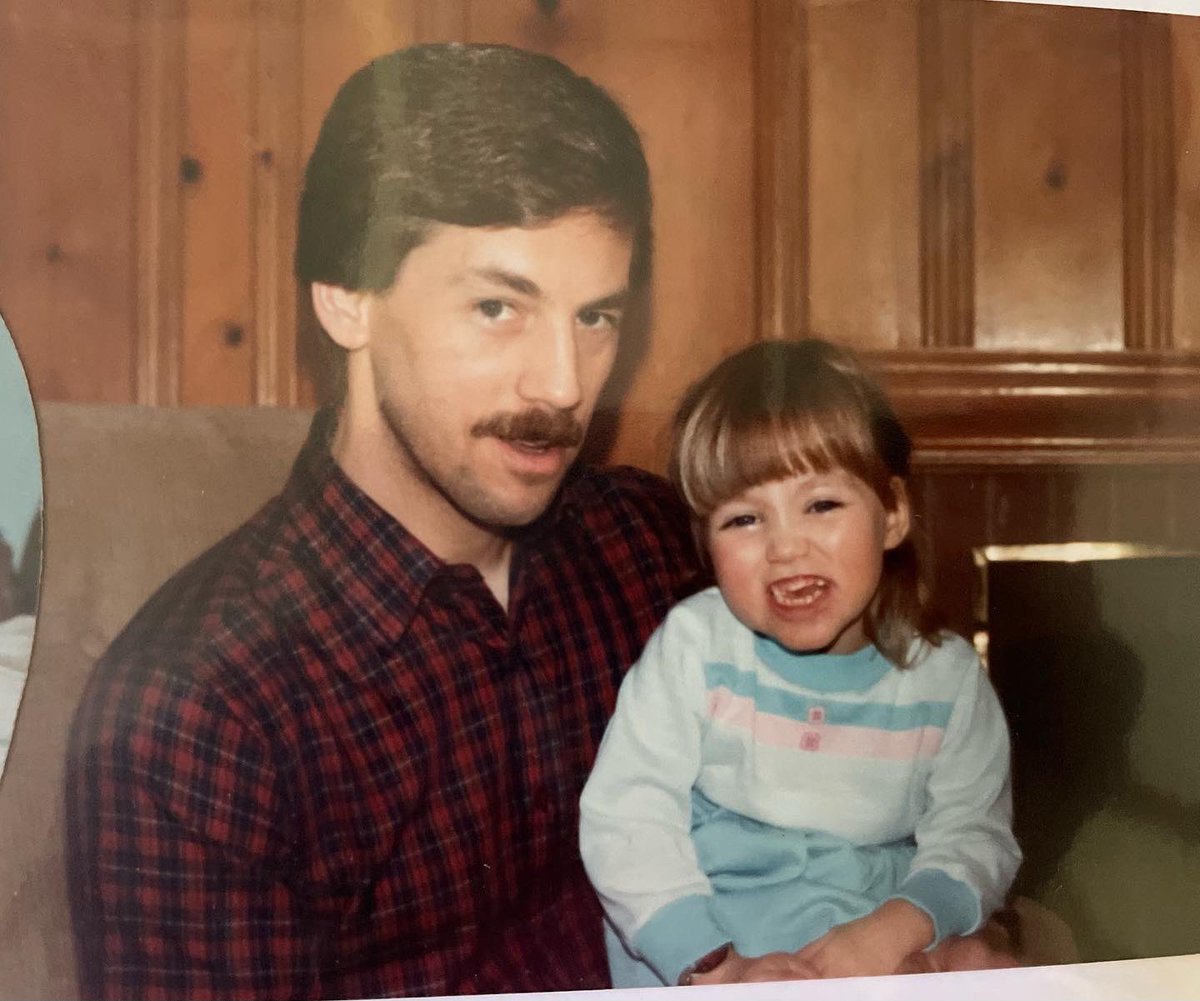 PeggysFriendKim's tweet photo. Happy #FathersDay! My dad’s done everything to provide for us. It’s taken much unseen sacrifice. It’s also brought amazing opportunities to our lives. I’ve gotten lots from my dad - faith,determination, &amp; of course,love of sports. I wouldn’t be me w/o him. Can’t wait to tell more https://t.co/P3UpY5krdi