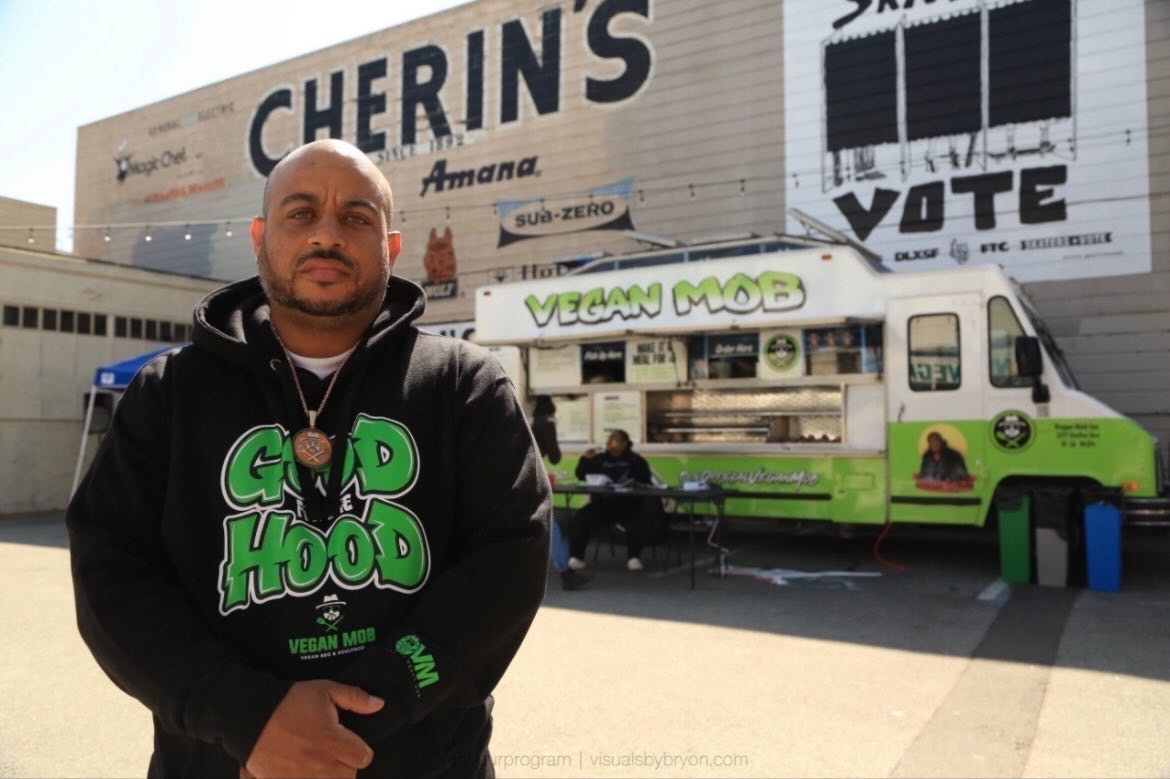 Today we're celebrating dads, and we're celebrating Black-owned businesses. <a href="/realveganmob/">Vegan Mob</a> is BOTH. Toriano Gordon makes some insane vegan food and we're proud to have him and Vegan Mob in our Off The Grid family.
