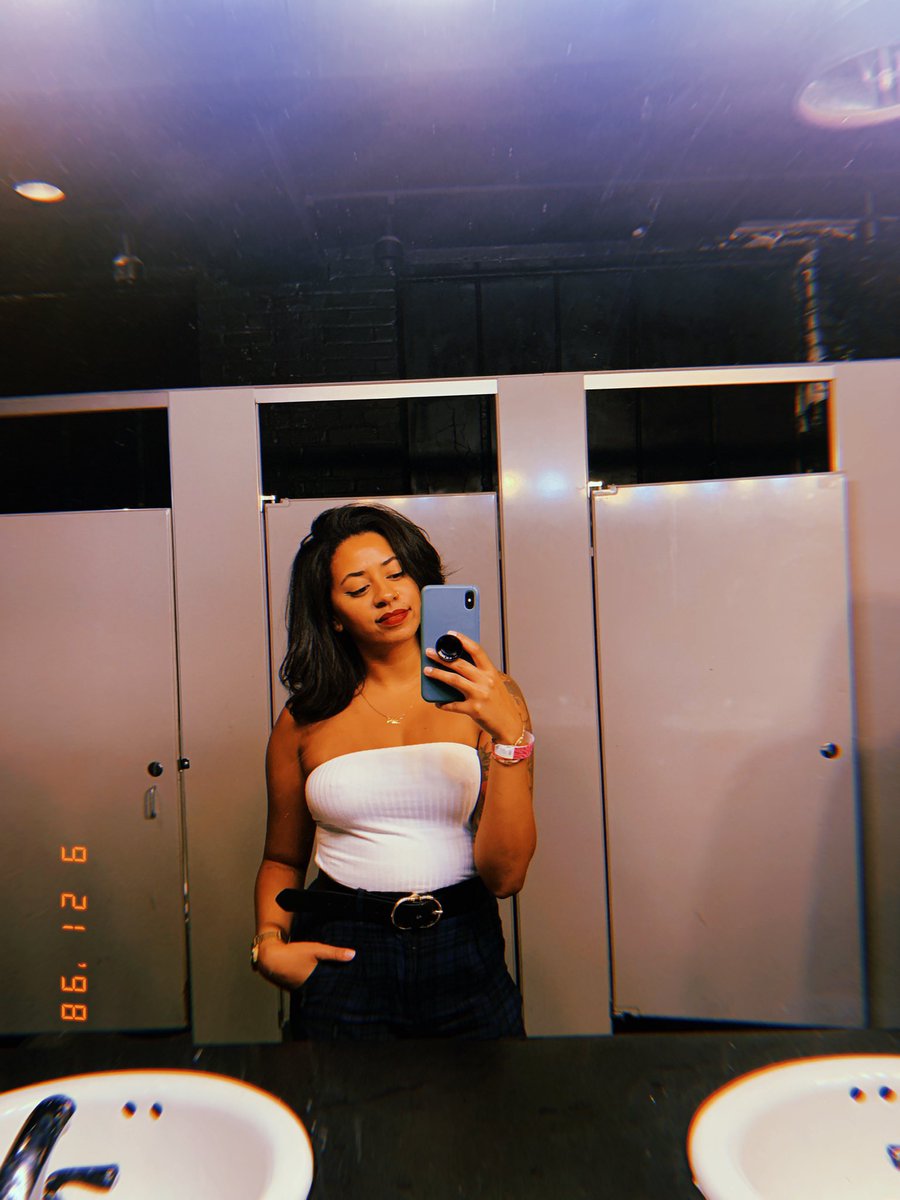 JazmynRaymond's tweet photo. The artist // the art 📸 https://t.co/P42HYXYHBD