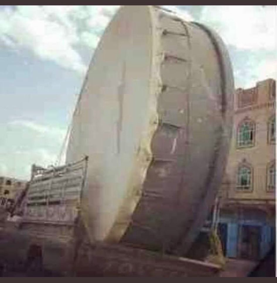 عندما تتأمل الدنيا ، ستجد أنها تضعك بين ثلاثة اختيارات ، إما أن توافق أو تنافق أو تفارق .. اختر ما تشاء المهم ألا تنافق ! 
حقيقة راقت لي