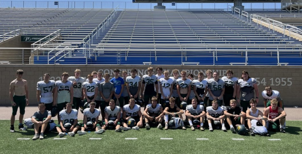 SpoofhoundFoot1's tweet photo. Goals accomplished: 
✅ 1) stay healthy, all good and see everyone for weights in the AM ✅2) become a more close-knit team (guys were excited to get their phones back) ✅3) compete against good teams and improve all weekend.  #ProudCoach #TiredBus ##SpoofhoundPride https://t.co/RzH9Tukd6T