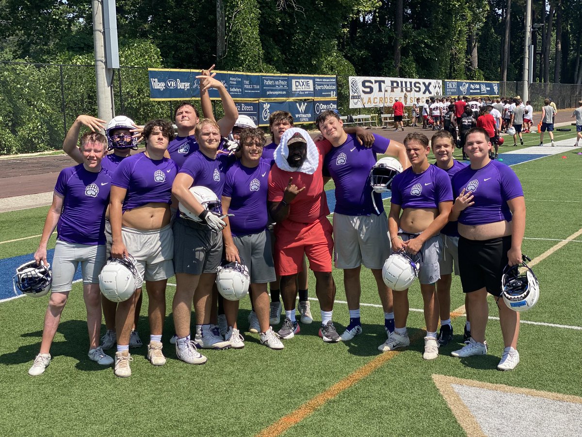 bigka54's tweet photo. Good to see my Hall Co. family @CBluffFootball offensive line Friday at the OL camp at @SPXrecruiting.   @jbenji75 @AidenWillis126 @waldrop_parker. #bigleague 💪🏾💪🏾💪🏾 @RecruitGeorgia @NwGaFootball @scoutingreport_ https://t.co/xjLXAD7gtt