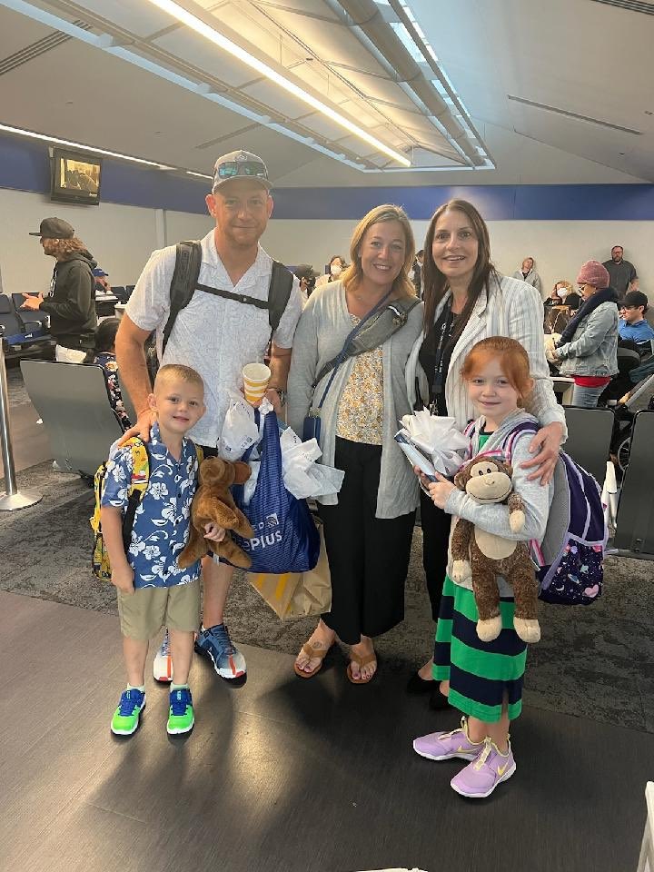 LStepanski23's tweet photo. A little Surprise and Delight this morning as these adorable kids take their first United Airlines flight!  Look at those smiles!  @weareunited @pastamama13 @OmarIdris707 @Tobyatunited @LindaHelto @beingmybestself https://t.co/lJjlI6tPzG