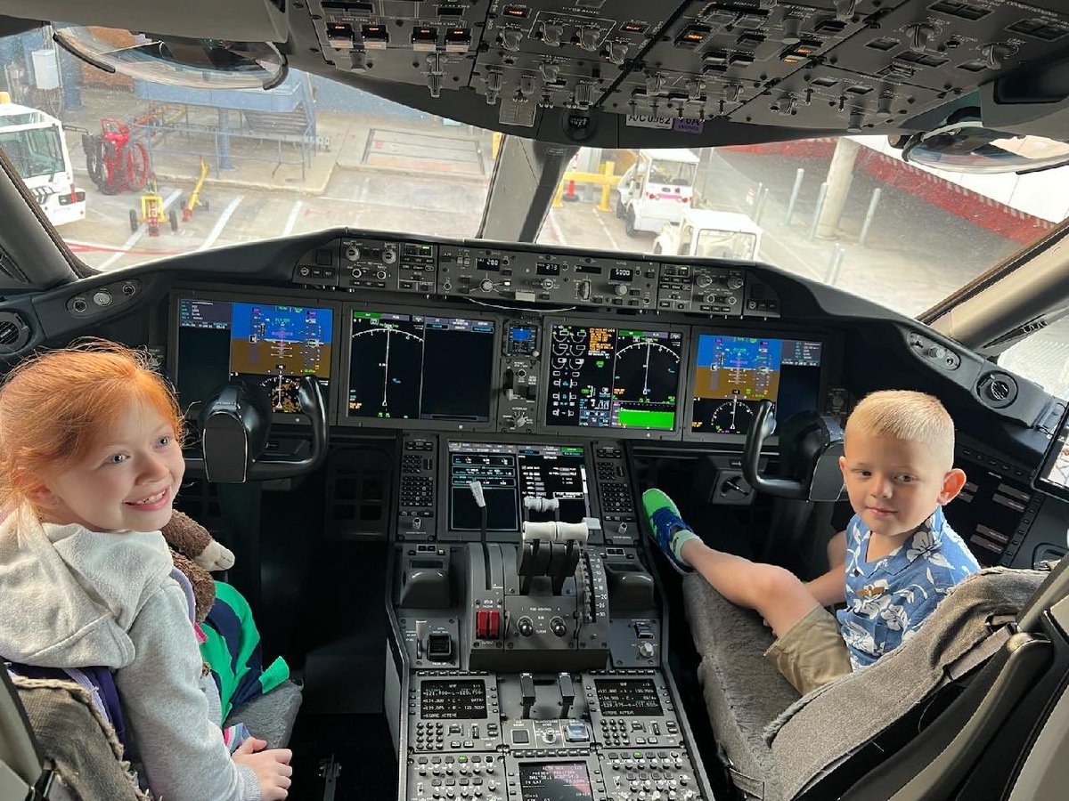 LStepanski23's tweet photo. A little Surprise and Delight this morning as these adorable kids take their first United Airlines flight!  Look at those smiles!  @weareunited @pastamama13 @OmarIdris707 @Tobyatunited @LindaHelto @beingmybestself https://t.co/lJjlI6tPzG