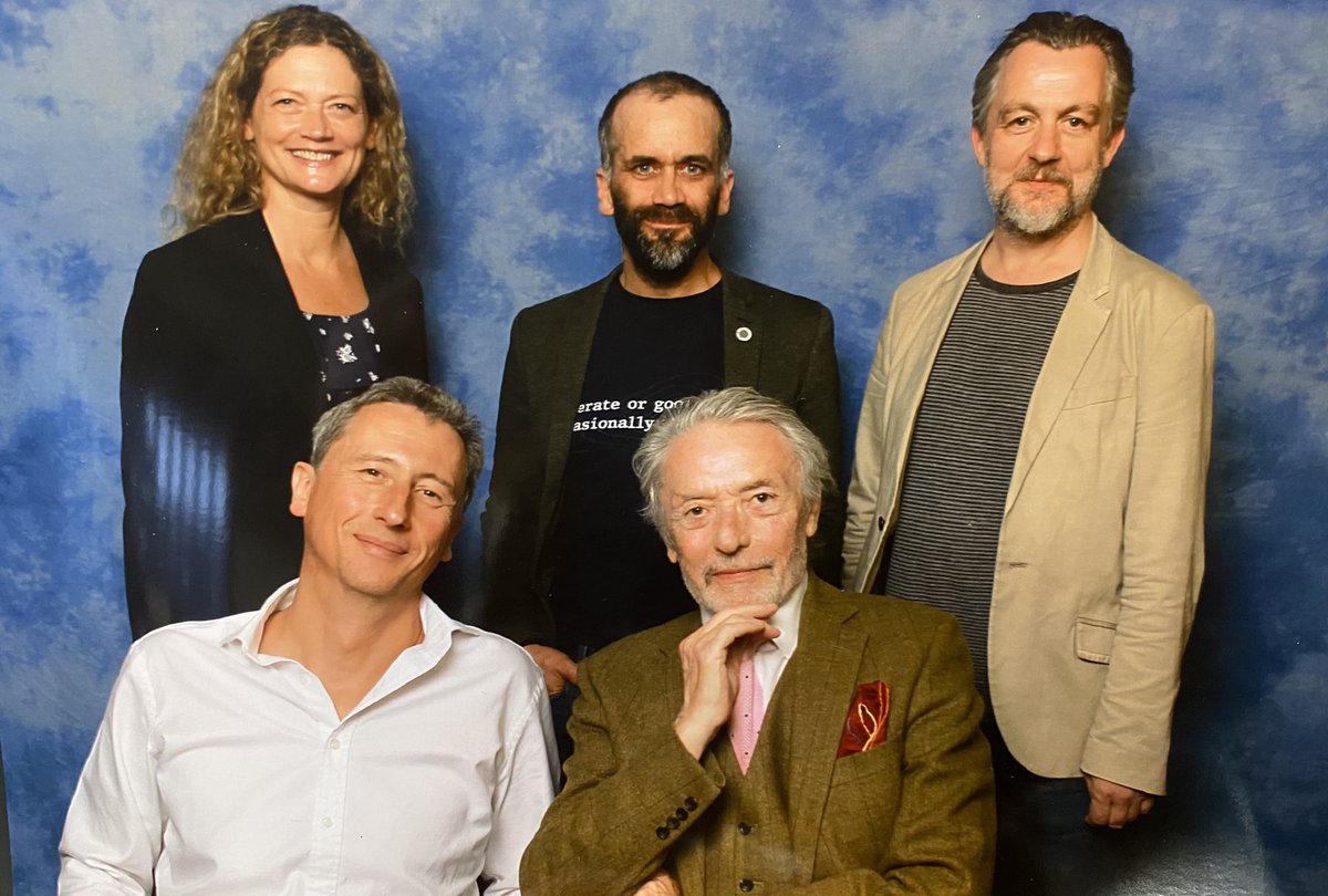 my_grayne's tweet photo. Lovely to meet the cast of #YoungSherlockHolmes, all kind, friendly and chatty at todays #LondonFilmFair - thanks to #NicholasRowe #SophieWard #AlanCox and #AnthonyHiggins 

#EhTar #RameTep https://t.co/6snyhbshhF