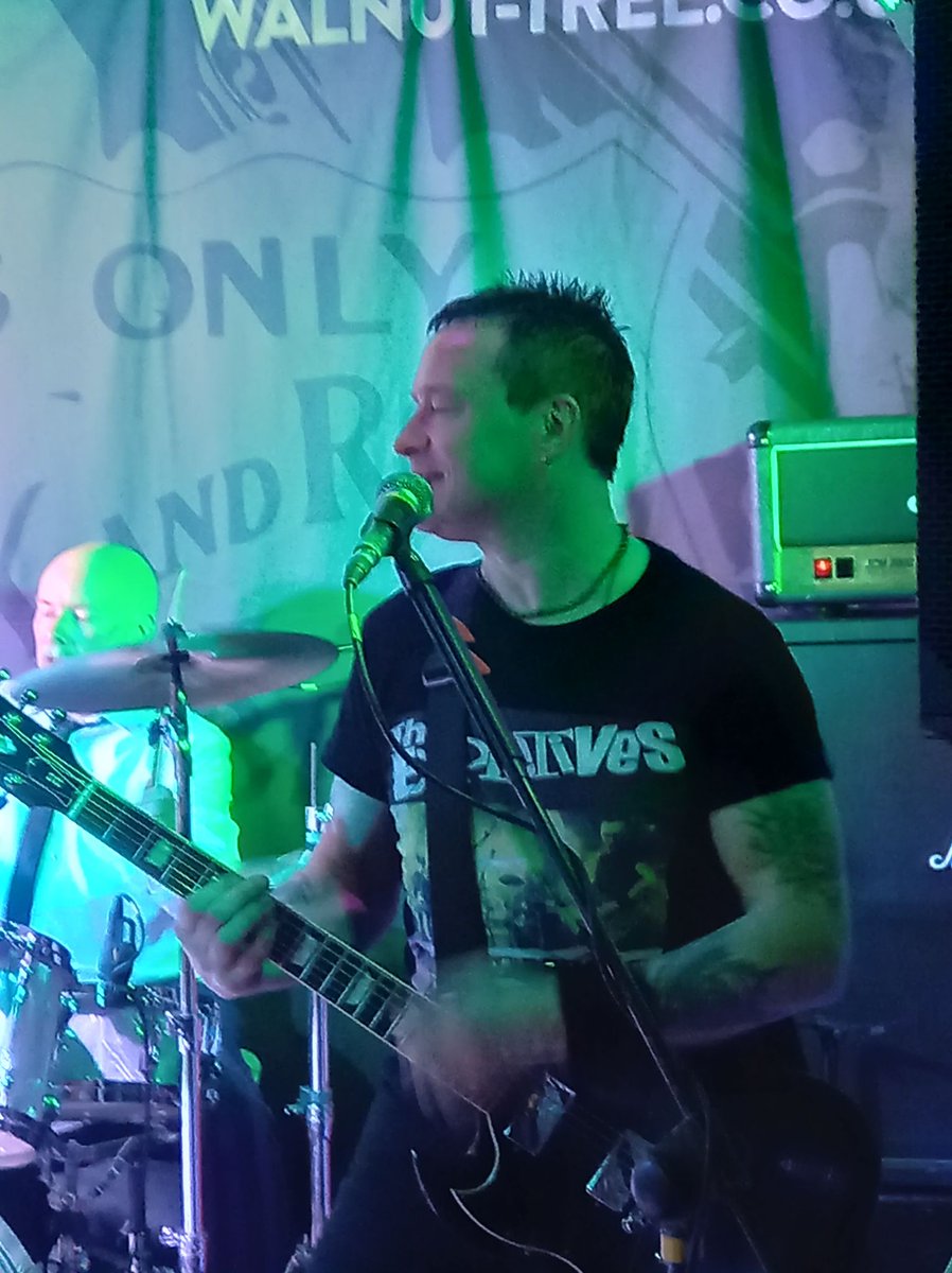 GuitarTutorRich's tweet photo. Another brace of full on shows completed,  Northampton &amp; Stowmarket,  now time for 2 weeks off,  16  shows in the past 7 weeks, time  for a breather  before the July/Aug/Sept onslaught continues. #TheExpletives #PunkTribute https://t.co/y4inWMX7Vx