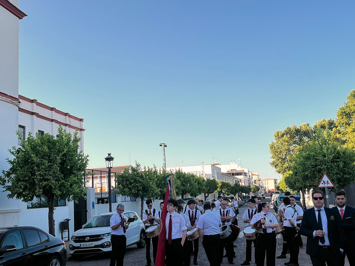 BFilarmonica's tweet photo. Todo preparado para la Procesión del Corpus Christi #suenalaFilarmónica #BFCB #gloriasfilarmonicas https://t.co/mOPtVhxIVy