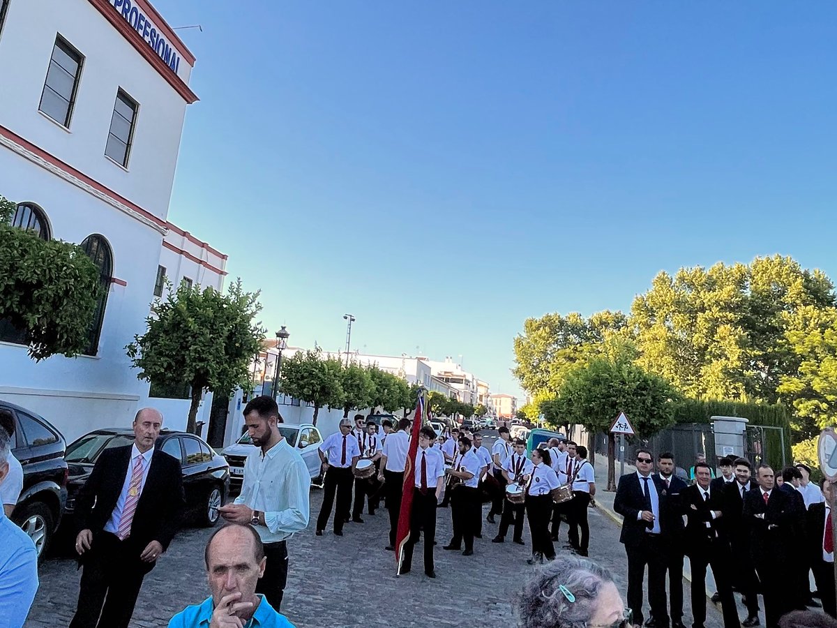 BFilarmonica's tweet photo. Todo preparado para la Procesión del Corpus Christi #suenalaFilarmónica #BFCB #gloriasfilarmonicas https://t.co/mOPtVhxIVy