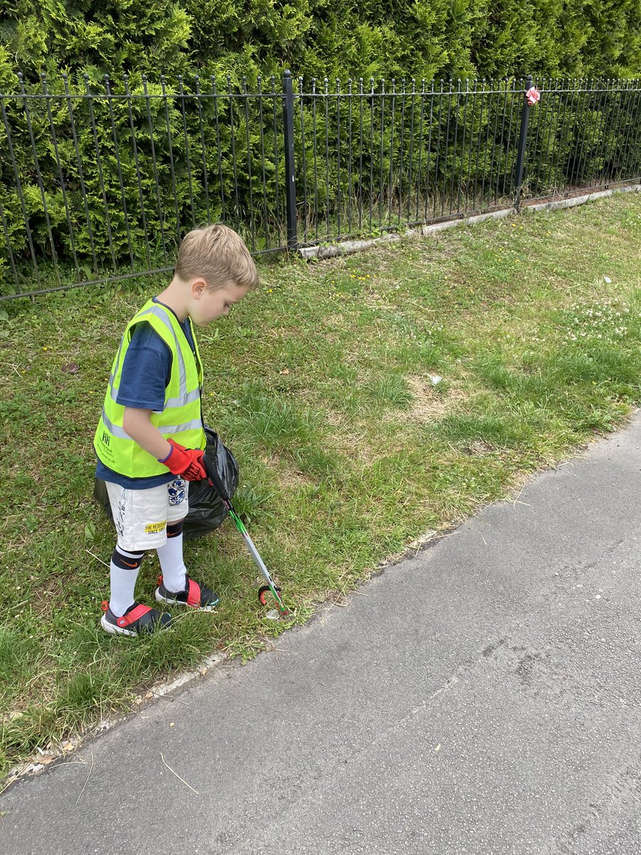 delboydodge's tweet photo. Tomi Llyr cleaning Cwmavon up today @CwmafanPrimary He done a very good job as well watch out @NPTCouncil @NPTWasteCrime https://t.co/6NjZEPkL6q