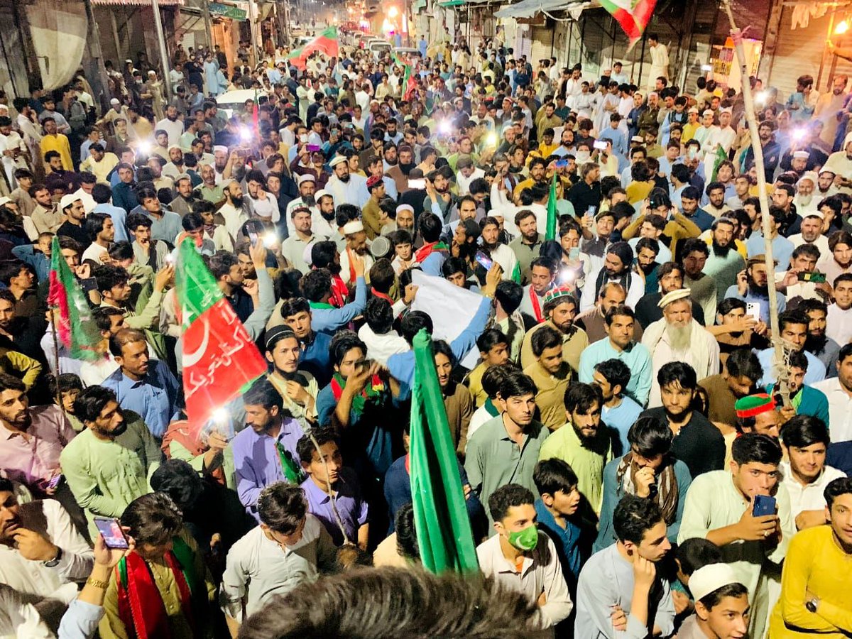 PTIKPOfficial's tweet photo. چیئرمین پاکستان تحریک انصاف عمران خان کے کال پر سابقہ ایم این اے گل ظفر خان کے ٹیم نے امپورٹڈ حکومت اور کمر توڑ مہنگائی کے خلاف باجوڑ عنایت کلے بازار میں احتجاجی مظاہرہ۔

#مہنگائی_نامنظور 
#BajaurProtest https://t.co/bJSSlyN1vY