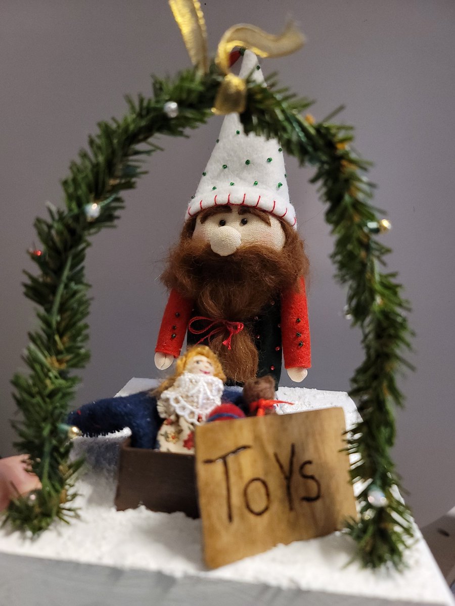 mountaindolls's tweet photo. Annnd more gnomes :)
#handmade #Doll #gnome https://t.co/686H8UPIO0