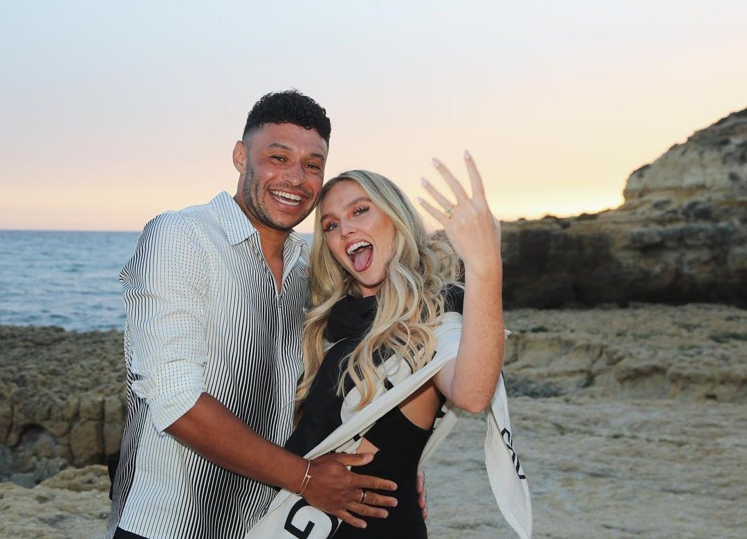 betweenweekend's tweet image. HAPPY HAPPY HAPPY