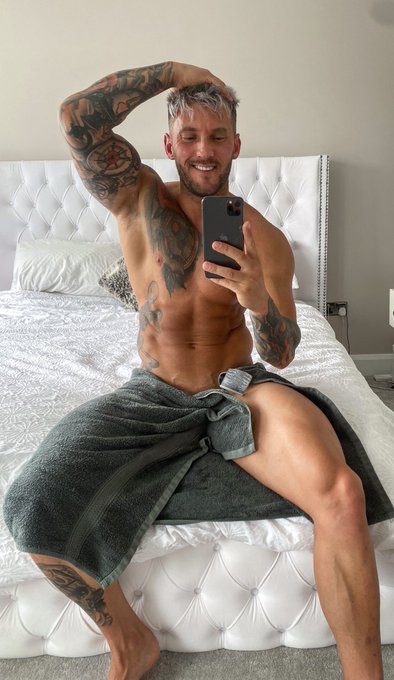 Oh hey 👋 https://t.co/nEV1p9whEe