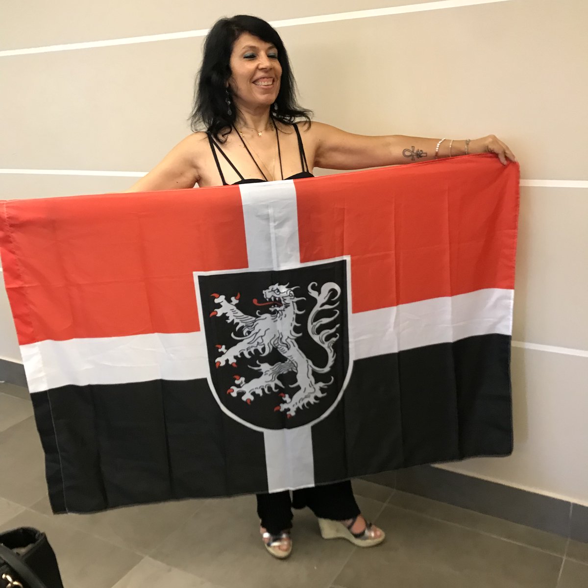 Ecco alcuni  membri dell'ALLEANZA PER L'AUTONOMIA CONTRO IL CENTRALISMO oggi a Desenzano. Avevo dimenticato , colpa del caldo e degli 80 anni, di citare gli organizzatissimi rappresentanti della Val D'Aosta e dell'Emilia