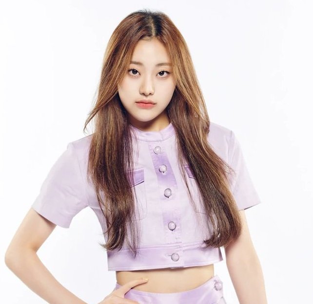 KimSheonBrasil's tweet photo. Conheça Sheon do Billlie:
Nome real: Kim Suyeon 
Data de nascimento: 28/01/2003
Altura: 1.62
MBTI: INTP 
Hobby: Assistir filmes de zumbi, fotos de gatos.
Habilidades: Dança, maquiagem
Curiosidade: Desde pequena ela aprendeu dança, canto, rap, violão, piano, produção e compor. https://t.co/uXvgiZB2oR