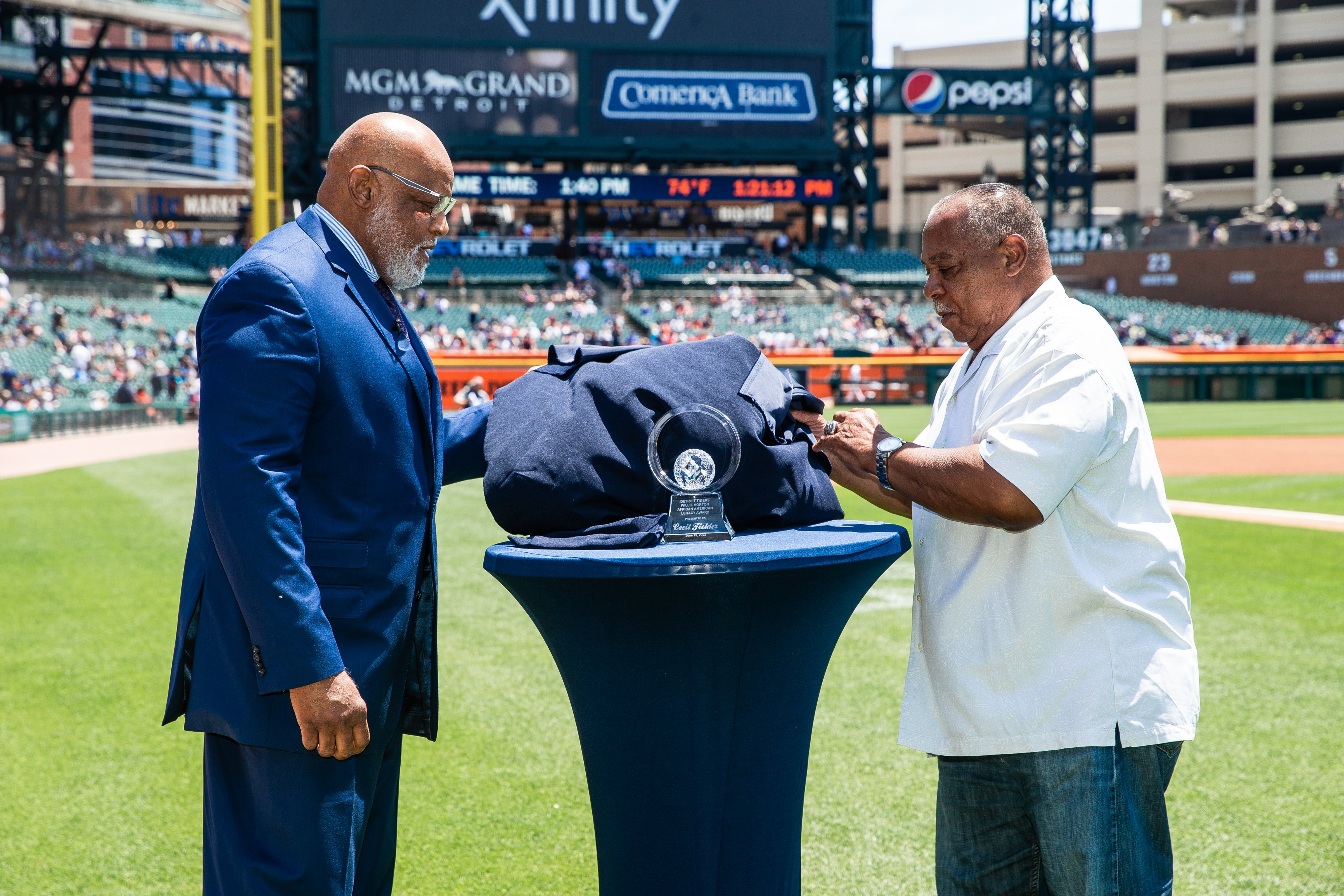 Detroit Tigers on X: Proud to honor Cecil Fielder with the 2022 Willie  Horton African American Legacy Award for his outstanding contributions to  the Tigers organization.  / X
