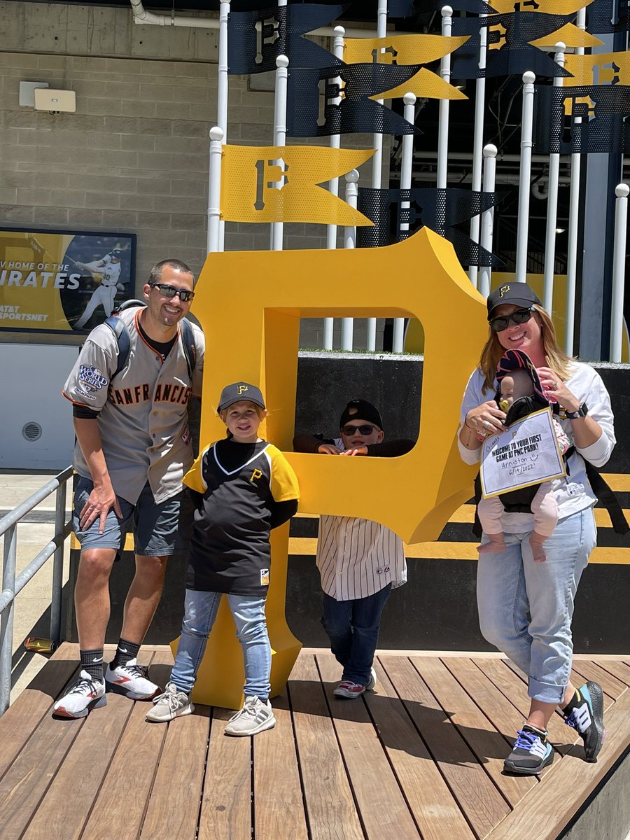 lyssa114's tweet photo. Annual Giants vs Pirates tradition happened to fall on Father’s Day. 😂  #LetsGoBucs #FathersDay https://t.co/xwdm65f0qM
