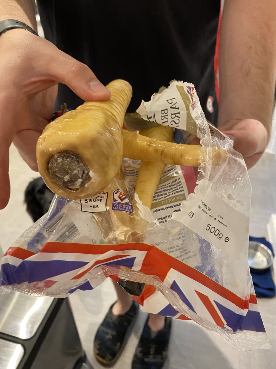 emmaclmitchell's tweet photo. Hey @Tesco, my parsnips came on Thursday and they are mouldy! Can’t use them in tonight’s roast ☹️ https://t.co/hWzF59Mesu