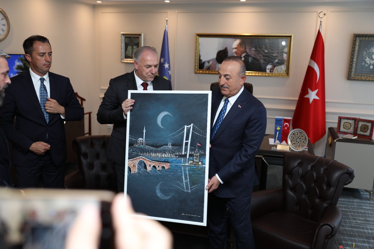 kdtp_org's tweet photo. Bakanımız ve Genel Başkanımız @DamkaFikrim, T.C. Dışişleri Bakanı @MevlutCavusoglu'nu, #KDTP Genel Merkezinde ağırladı. 
Oldukça verimli geçen görüşmeye Milletvekilleri Enis Kervan ve Fidan Brina Jılta, Genel Başkan Yrd ve Genel Sekreter Varol Bekteş katılım gösterdi.  🇽🇰🇹🇷 https://t.co/bYUa8e2AGp
