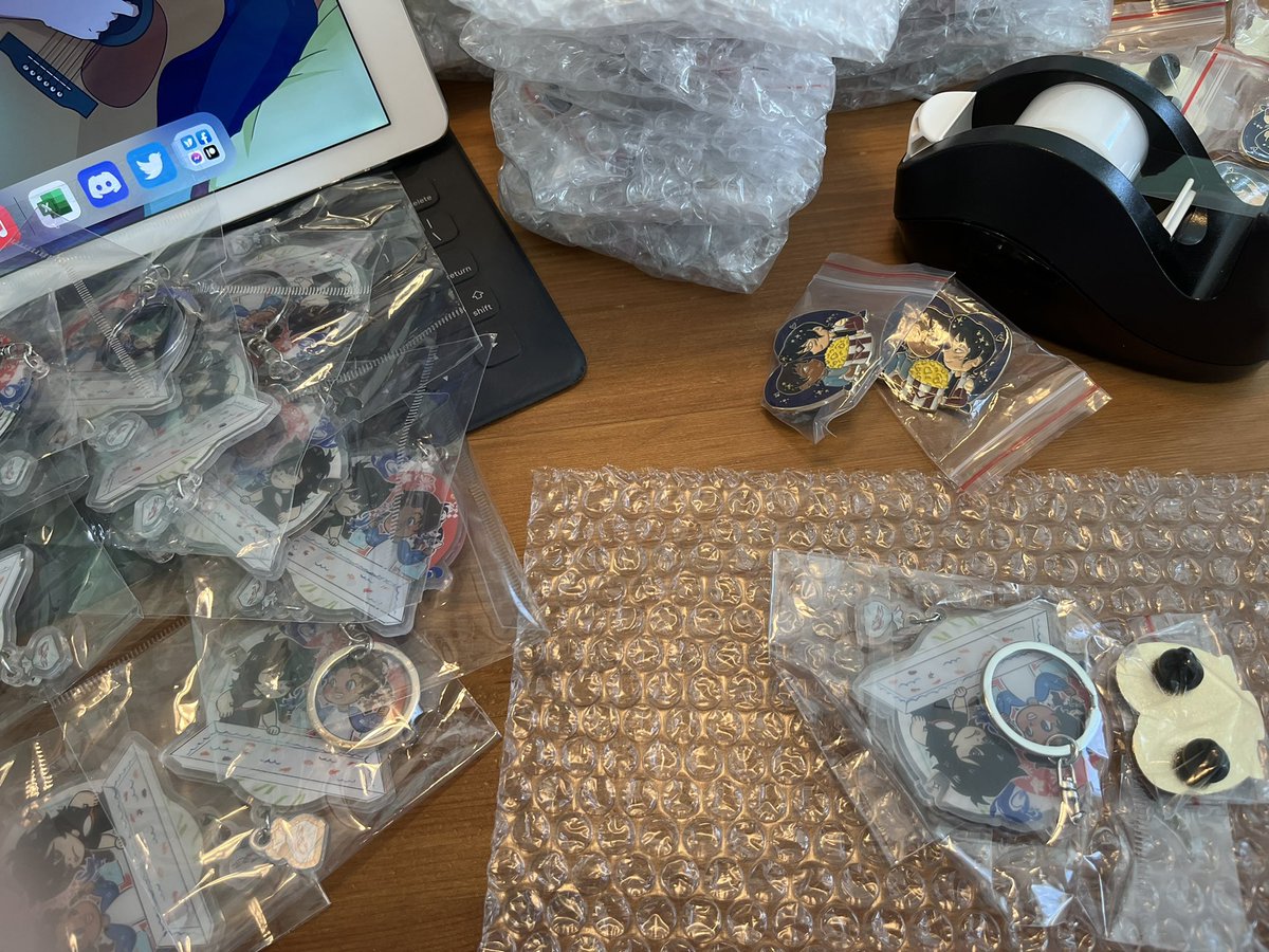 KLFirstDateZine's tweet photo. Packing up stretch goals safe and secure! https://t.co/f1luhbExgL