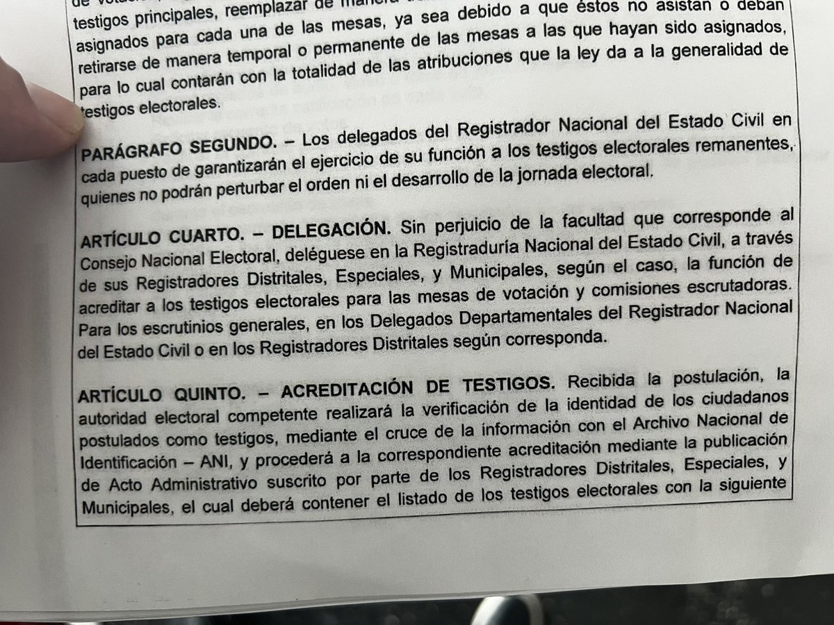 Betocoralg's tweet photo. Los testigos electorales del pacto histórico en Miami marcados con una estrella roja, lo cual contribuye a la discriminación y estigmatización de nuestro trabajo. 

Revisamos la normativa y no encontramos autorización a ninguna adición o alteración a dicho documento. https://t.co/JnRnModBwT