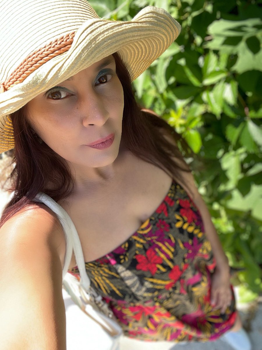 amrita_lackraj's tweet photo. Howdy everybody in my garden I just picked some…..

#Thaibasil 

#Spinach

#Chards 

I’m going to cook some pasta. Cheers 🌻☀️🙏💞😘 https://t.co/T7VEV83FcP