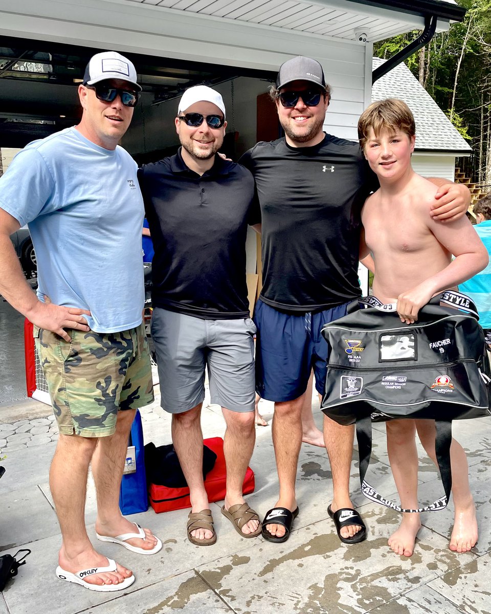 SchaferMon33's tweet photo. The best #coachmentors, teammates, support staff and parents=an exceptional hockey experience, happy kids and a successful season. A job well done, @BluesU13AAA Thank you ♥️⭐️ https://t.co/i3gtbyZIra