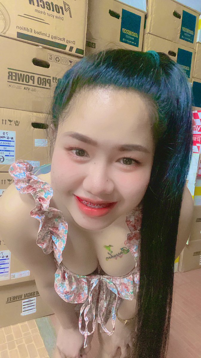 RPayarat's tweet photo. ก่อนที่โควิดจะกินปอด 🦠🧬
อยากจะกอดและกินเธอ 😝🤭 https://t.co/dEGxfIDShY