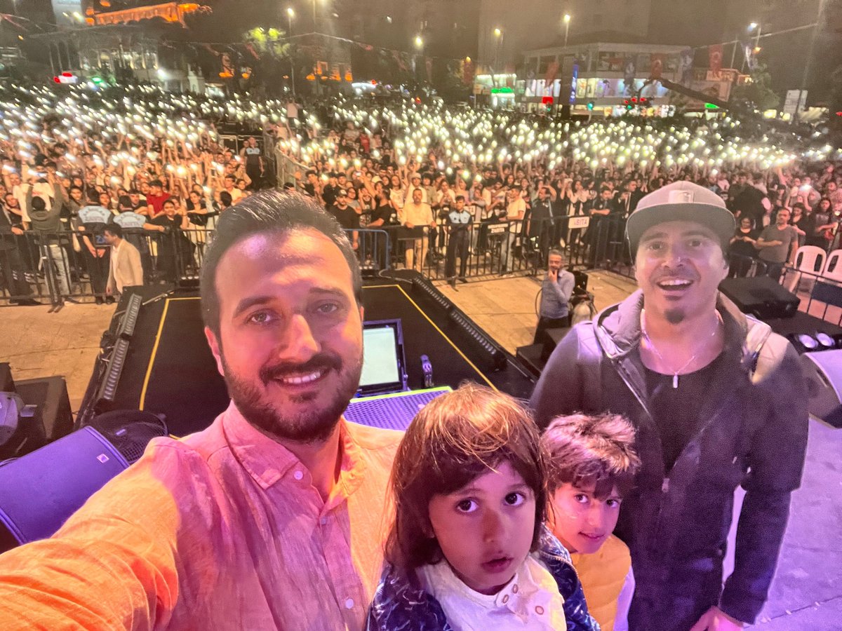 abdullahozdemir's tweet photo. Bağcılar bu akşam harika! 👏🏻

@maNgaMusic https://t.co/N4d2BllbSE