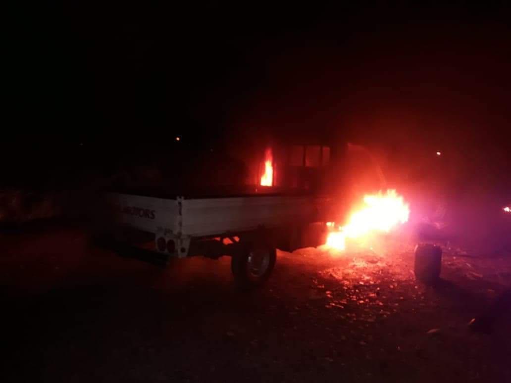 Veetra__'s tweet photo. A Kia bakkie that was taken in a hijacking after the passenger was shot dead was recovered by Reaction Unit Officers off Vincent Dickenson Rd in Canelands this Sunday morning.

36 Year old Sphiwe Nyoka was a passenger in the bakkie. He was returning from a funeral in Cottonlands. https://t.co/tIzn6Tazak