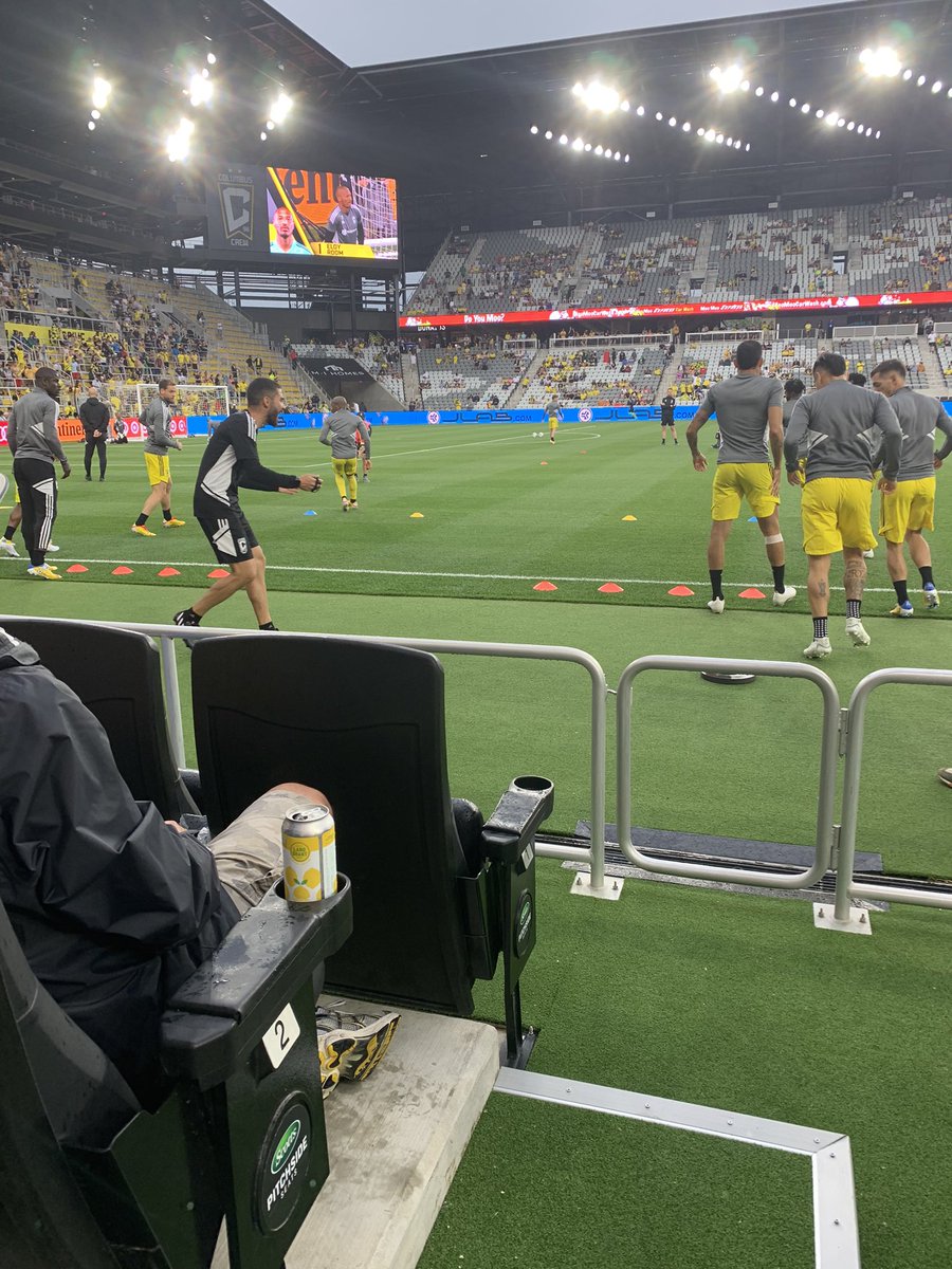 ayesth's tweet image. POV: You work in sports🤩