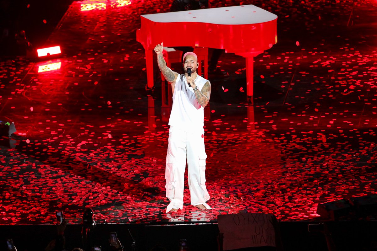 ArturGu's tweet photo. Maluma #photo #photography #photooftheday #photographer #photoconcierto #Mexico #MexicoCity #Canon #markIV @maluma @ocesa_total https://t.co/QLG4AWZRIa