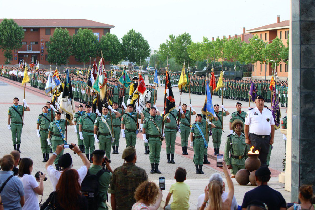 FUTER_ET's tweet image. Finalizado el XVII Encuentro de Veteranos Paracaidistas🪂, ha permitido a aquellos que nos precedieron en la #BRIPAC, recuperar los recuerdos dormidos en el tiempo.
#SomostuEjército.