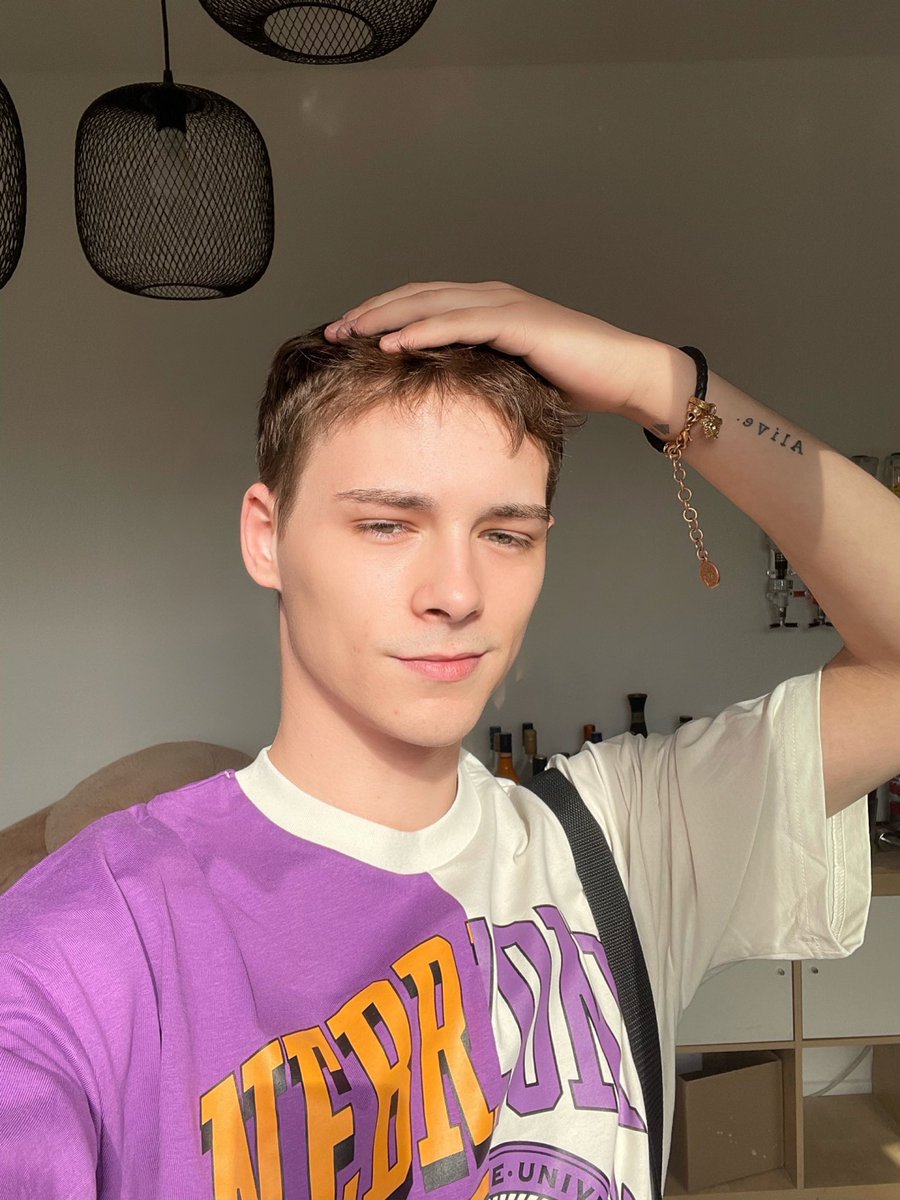 SORRYFORTHIS99 (@sweetalex99) on Twitter photo 