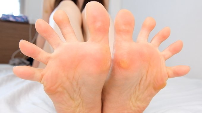 今日はだいぶ歩くことになると思うので...ビフォーアフターの写真のまずビフォー👣笑  ＃足フェチ ＃脚フェチ ＃足指 ＃足裏 ＃恋足 #발페티쉬 ＃footfetish https://t.co/F2<a href="/tag/footfetish"class="tags"><span>#footfetish</span></a><a href="/tag/%E8%84%9A%E3%83%95%E3%82%A7%E3%83%81"class="tags"><span>#脚フェチ</span></a><a href="/tag/%E8%B6%B3%E8%A3%8F"class="tags"><span>#足裏</span></a><a href="/tag/%E6%81%8B%E8%B6%B3"class="tags"><span>#恋足</span></a><a href="/tag/%E8%B6%B3%E6%8C%87"class="tags"><span>#足指</span></a><a href="/tag/%EB%B0%9C%ED%8E%98%ED%8B%B0%EC%89%AC"class="tags"><span>#발페티쉬</span></a>