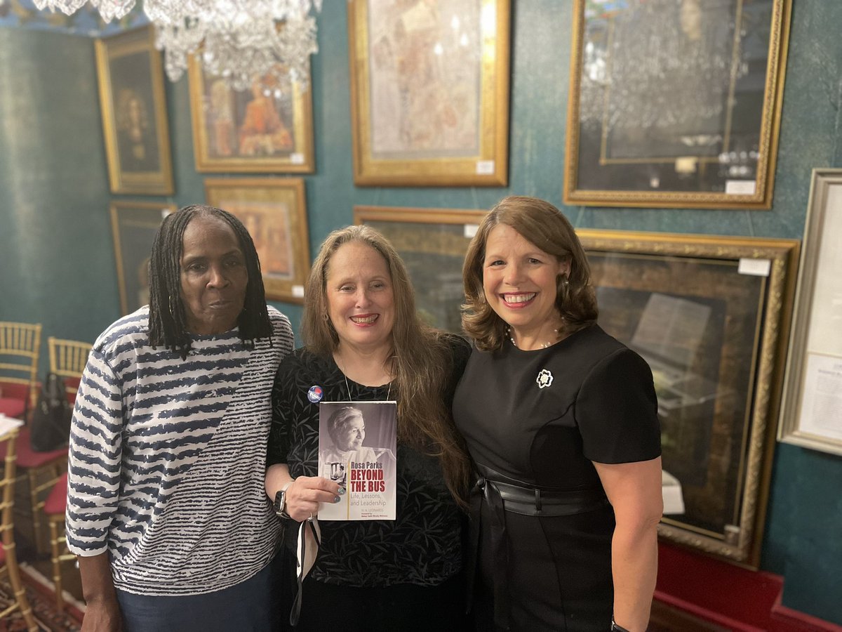 .<a href="/omansion/">O Museum In The Mansion</a> celebrating Rosa Parks on Juneteenth. <a href="/GSCNC/">Girl Scouts Nation's Capital</a> new book by HH Leonards #Beyondthebus