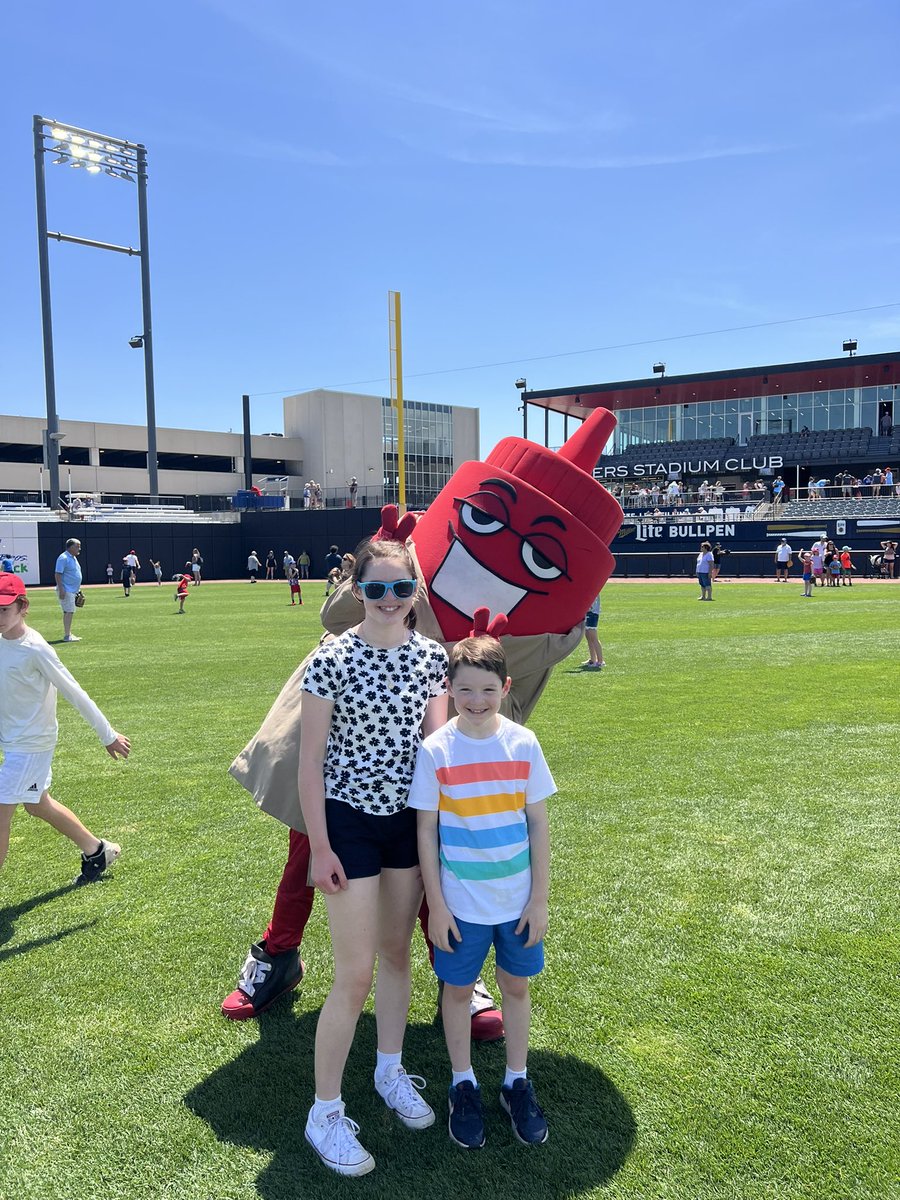fowlertr1's tweet photo. Enjoying the @TheChicagoDogs for the first time!!  #theweinersarewinners https://t.co/le6eydlgQT