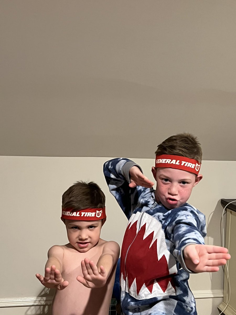 TomHessert's tweet photo. @GeneralTire @ARCA_Racing @VenturiniMotor turns out those neck bands have multiple uses https://t.co/pmmUe6ZqW9