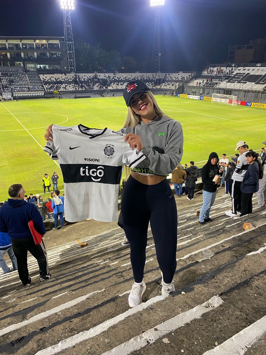milvaortellado_'s tweet photo. Mi terapia es IR A LA CANCHA VERLE A OLIMPIA 🤍🖤😍 https://t.co/8ODEwyQUVZ