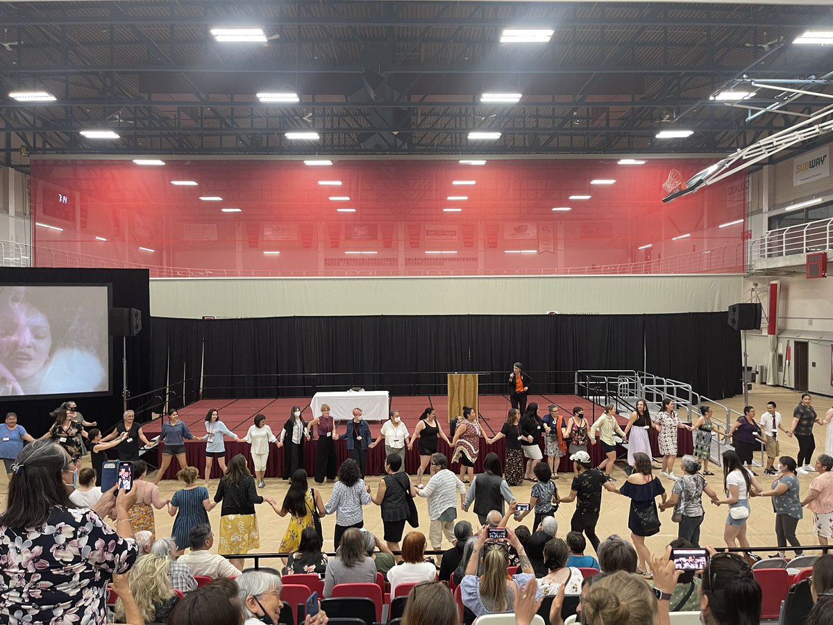 What a treat to start the #inuitstudiesconference2022 with <a href="/SusanAglukark/">Susan Aglukark</a> sharing her story and a few songs along the way.