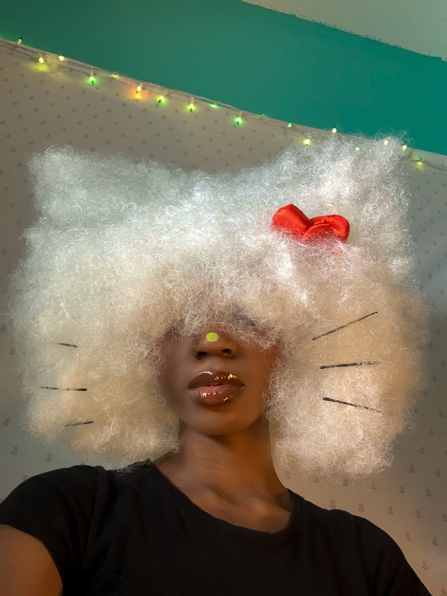 brebreromi's tweet photo. hello kitty, you’re so pretty https://t.co/EB9GIYAenI