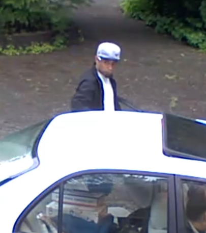 MattSmithFOX13's tweet image. These three cased a joint out near Tiger Mountain... spent about 20 minutes outside on Saturday morning before two went inside and started removing items.. the homeowner had slept through their knocks and awoke as the women pictured on the deck went through his things. 1/2