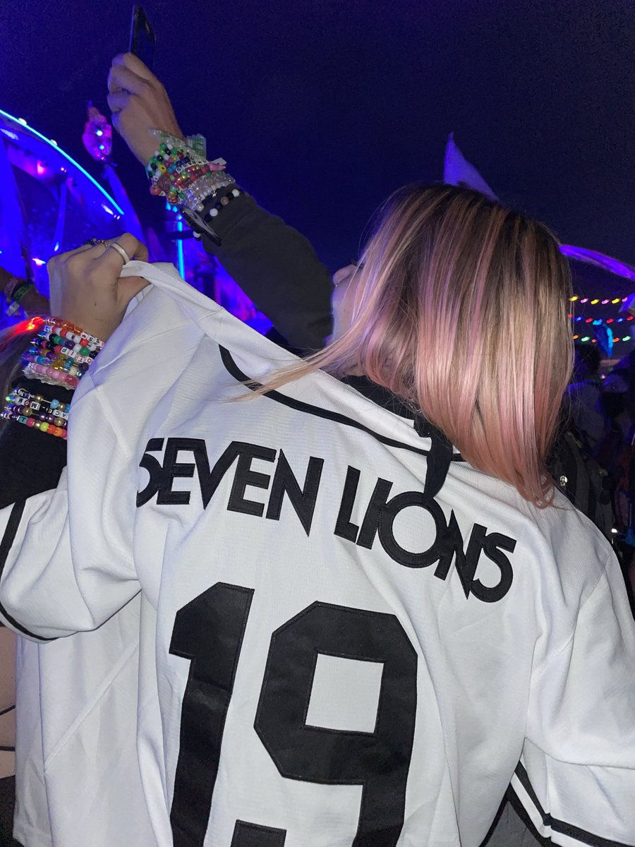 Stephcasty's tweet photo. Did I just spend my morning hand painting chocolate onto oreos for a chance to meet my all time favorite DJ ? Yes. Worth it…. and with that, give you OPHELIA OREOS @SevenLionsMusic @RedRocksCO @LarimerLounge #DWSRedRocks https://t.co/GoqBmPnMJJ