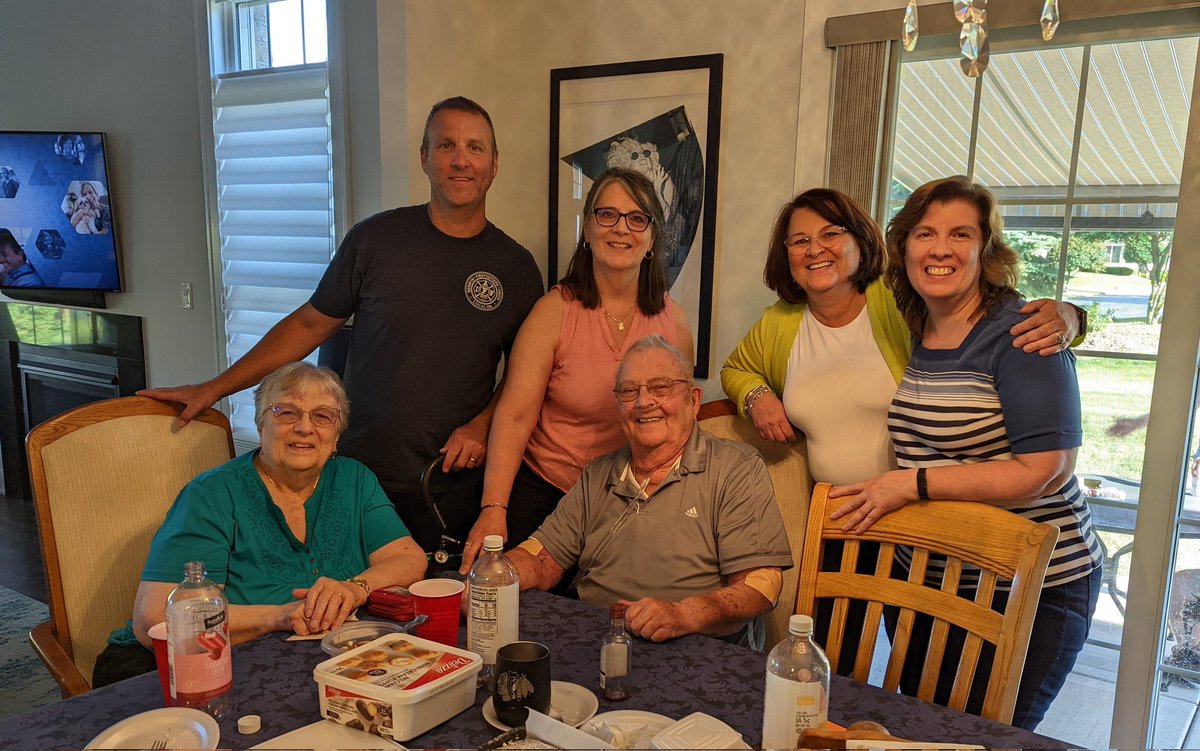 nolinger's tweet photo. Happy Father's Day from the Olingers. https://t.co/10qvgctPCk