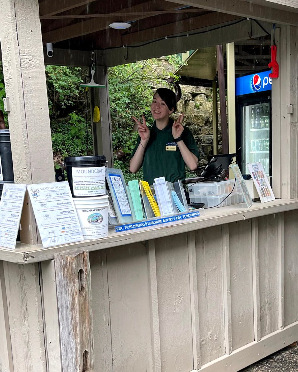 caveofthemounds's tweet photo. Now that we are halfway through the summer, we want to thank all our hardworking staff! Thank you for spending hours in the cave, answering questions, and talking about the beautiful formations.  Thank you for cracking geodes and so much more. We appreciate your hard work! https://t.co/EpI58dcOwX
