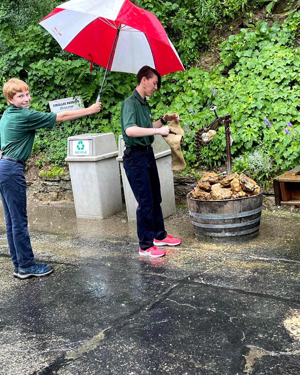 caveofthemounds's tweet photo. Now that we are halfway through the summer, we want to thank all our hardworking staff! Thank you for spending hours in the cave, answering questions, and talking about the beautiful formations.  Thank you for cracking geodes and so much more. We appreciate your hard work! https://t.co/EpI58dcOwX