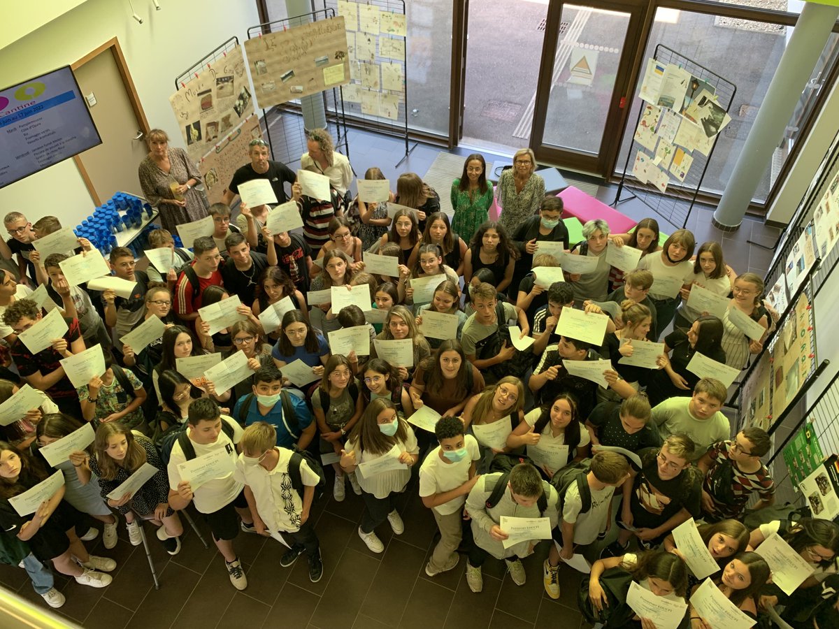 College54's tweet photo. Remise des Passeports EducFi à l’ensemble des élèves de 4ème par l’agence direction départementale de la Banque de France. #parcourscitoyen Savoir gérer son budget https://t.co/G3cP4MMY4R