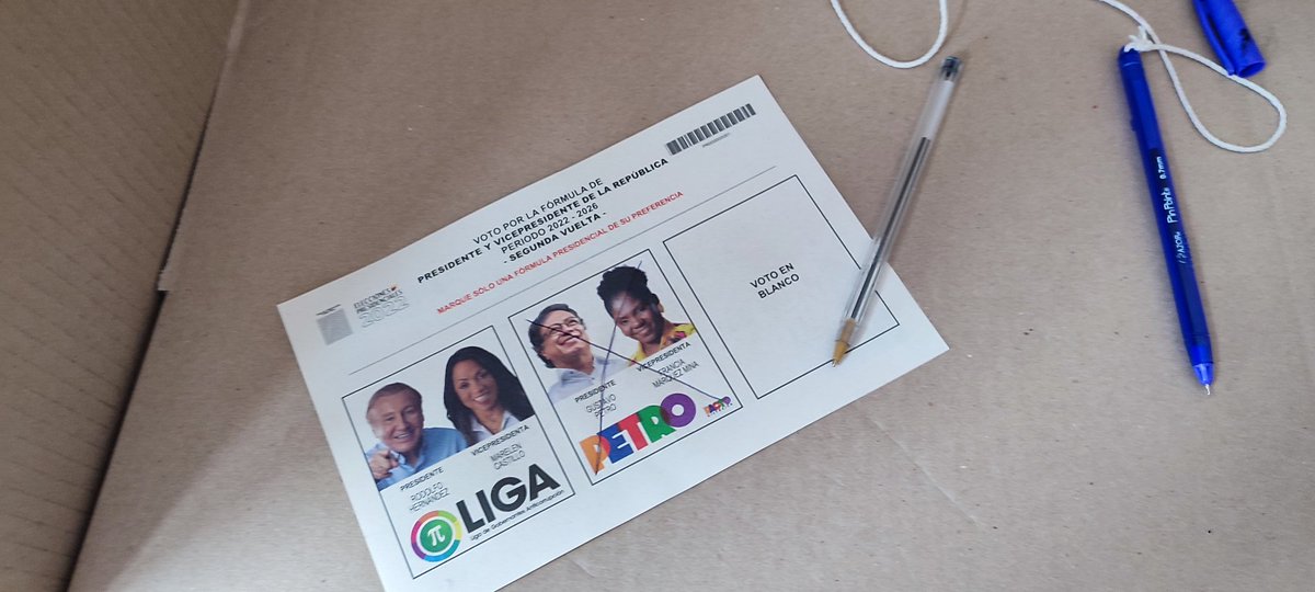 FabianOjedaBTC's tweet photo. Un voto de dignidad, de coherencia, de lucha, de empatía, un voto por las víctimas del Narco Estado Paramilitar Dictatorial Corrupto en cabeza del #UribismoCriminal
Un voto así no tiene por qué ser #Secretosky
#PetroPresidente
#PetroEsPresidente
#PetroYFranciaSonElCambioREAL https://t.co/Va9VHkHIp8