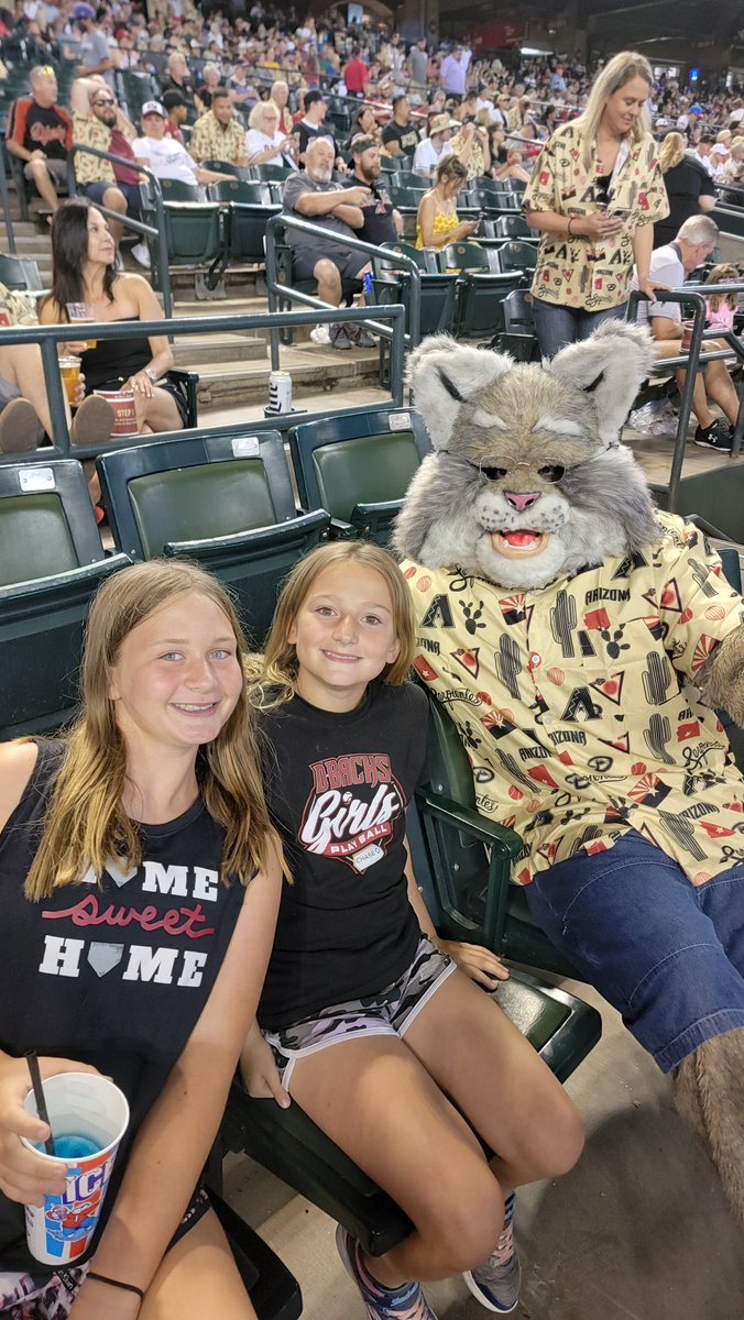 SunDevil5's tweet photo. Hanging out with Baxters dad at the #dbacks game #dbacksdad https://t.co/POAAT81zvh